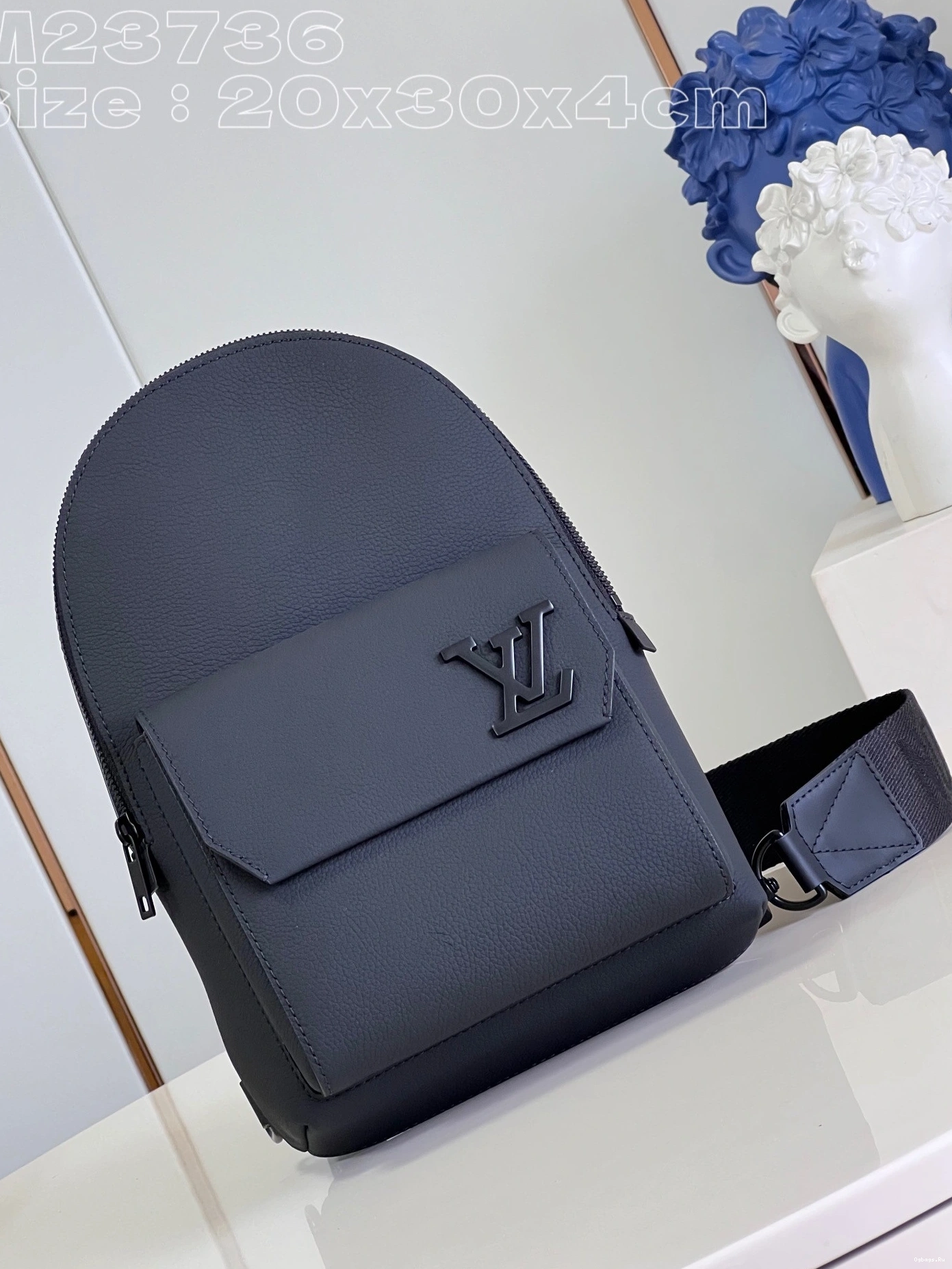 VUITTON Slingbag LOUIS Pilot 0227